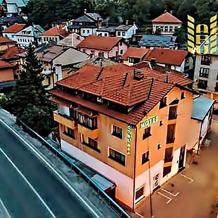 Garni Motel Aba Travnik Eksteriør billede